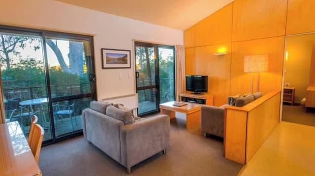 Superior 2 Bedroom Spa Chalet - Sleeps 4
