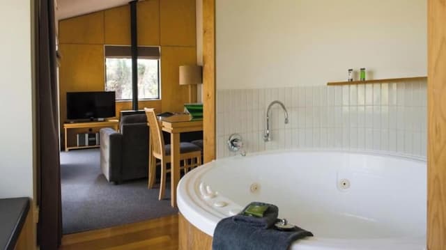Deluxe Studio Spa Chalet - Sleeps 2