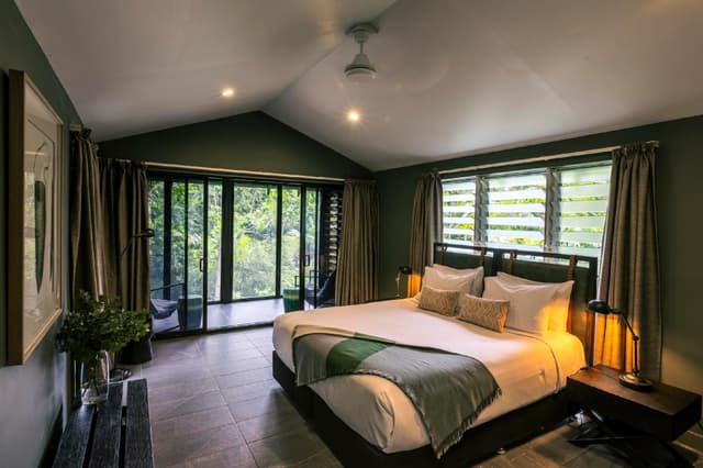 Lagoon Bayan Room
