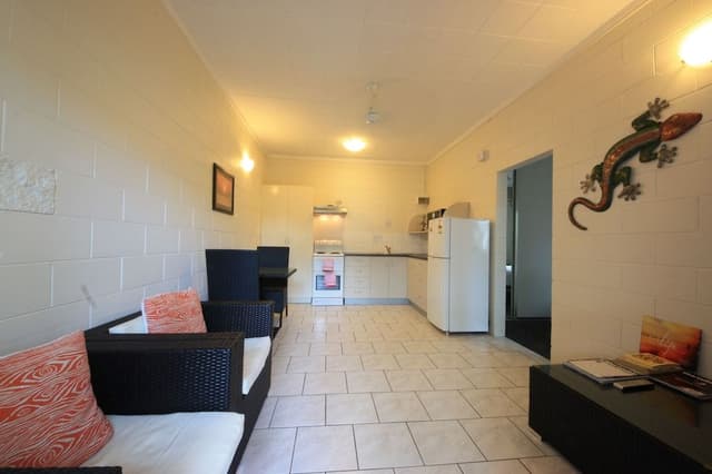 Queen Standard 1 Bedroom Apartment (2nd Floor)
