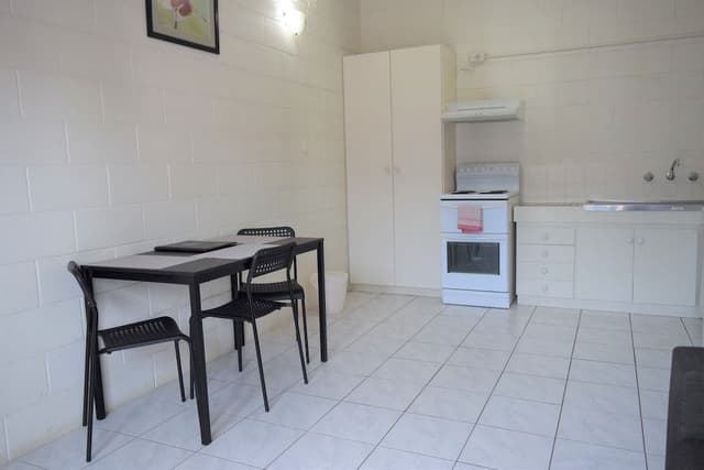 Queen Standard 1 Bedroom Apartment (2nd Floor)