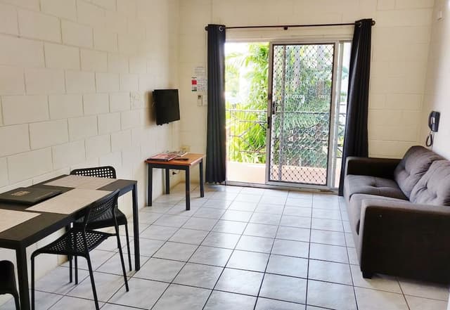 Queen Standard 1 Bedroom Apartment (2nd Floor)