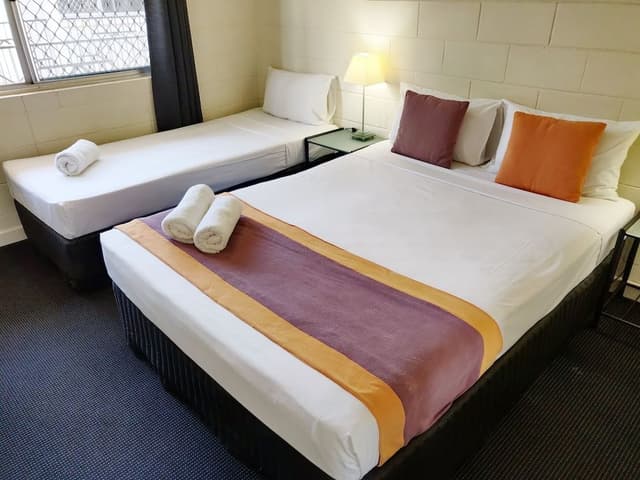 Queen Standard 1 Bedroom Apartment (2nd Floor)