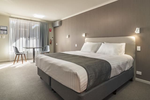 Suite, 1 King Bed