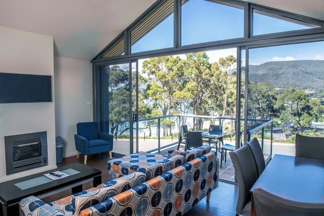 Two Bedroom Spa Apartment with Ocean view