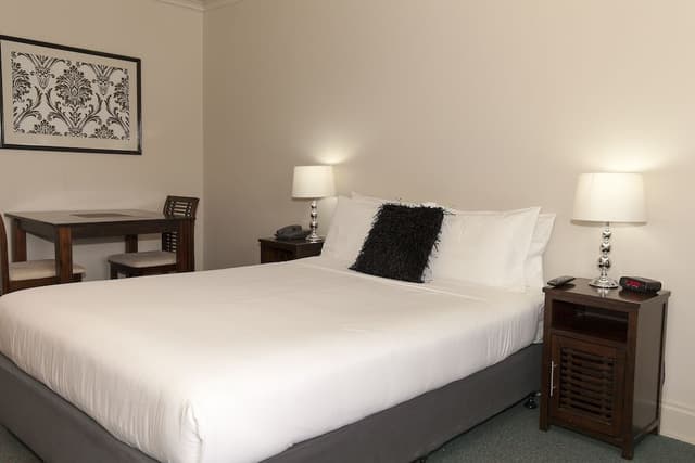 Deluxe Queen Room