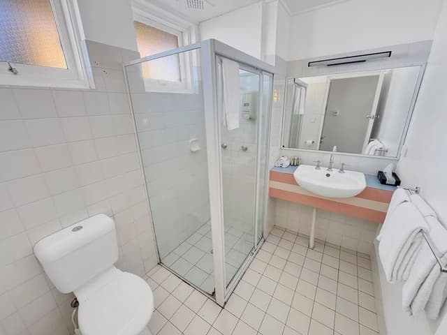 Standard Double or Twin Room, Multiple Beds, Non Smoking (Twin queen standard)