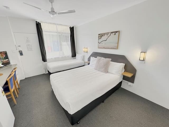 Standard Double or Twin Room, Multiple Beds, Non Smoking (Twin queen standard)