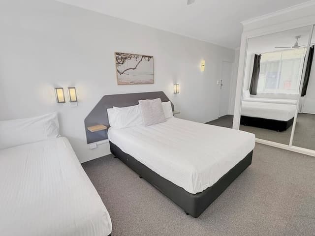 Standard Double or Twin Room, Multiple Beds, Non Smoking (Twin queen standard)