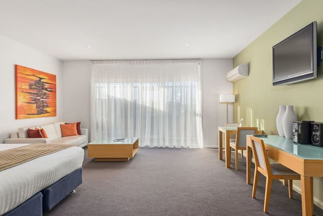 Deluxe Hotel Room