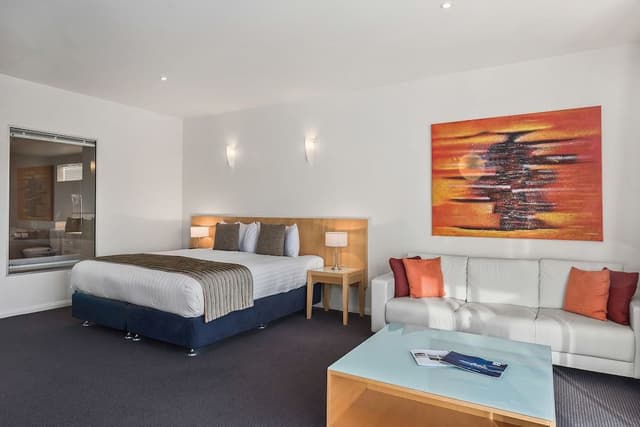 Deluxe Hotel Room