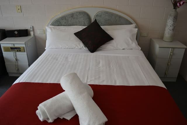 Standard Queen Motel Room