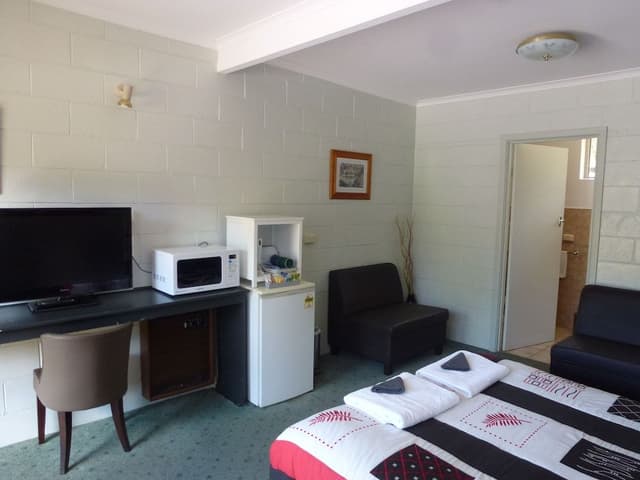 Standard Queen Motel Room