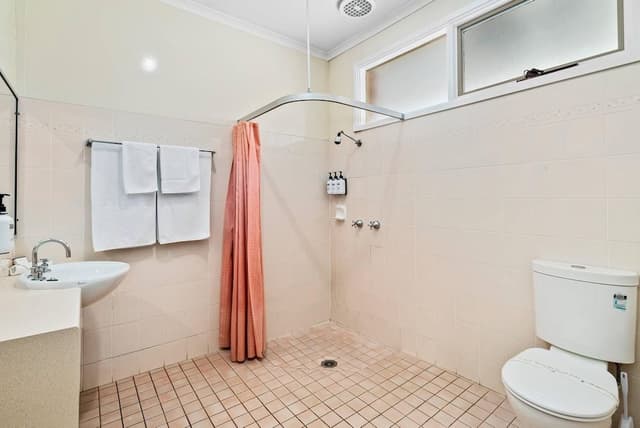 Standard Room, Non Smoking (1 Queen & 3 Single Beds)