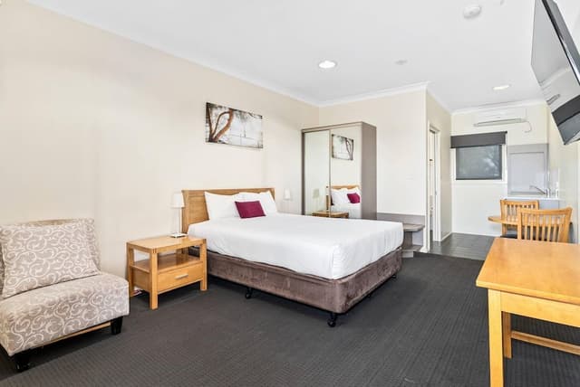 Standard Room, 1 Queen Bed, Non Smoking