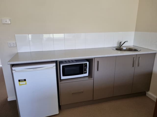 Standard Room, Non Smoking (1 Queen & 3 Single Beds)