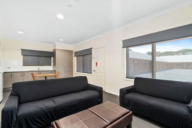 Suite, 1 King Bed, Non Smoking (Efficiency)