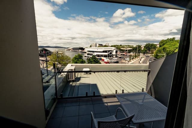 Superior Waterfront King Room