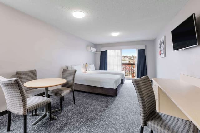 Family Suite, Multiple Beds, Non Smoking, Balcony