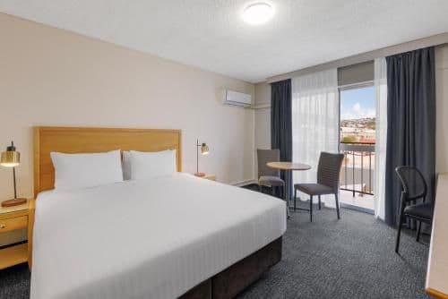 Deluxe King Suite