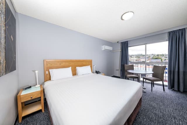 Standard Room, 1 King Bed, Non Smoking, Balcony
