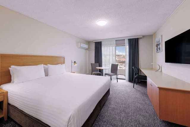 Standard Room, 1 King Bed, Non Smoking, Balcony