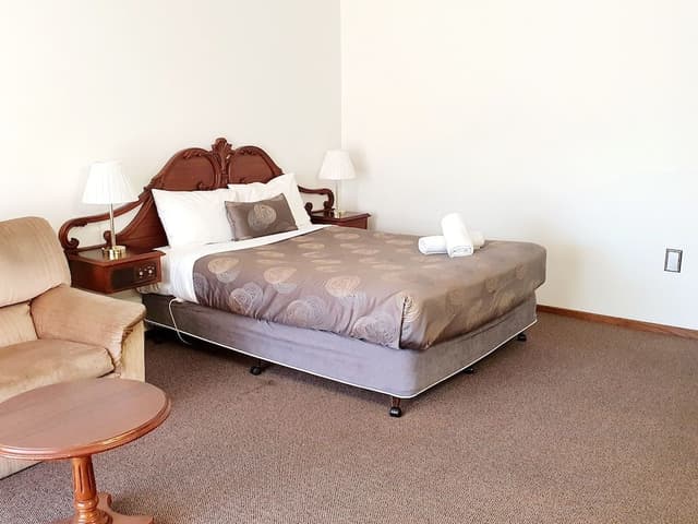 Queen Spa Room