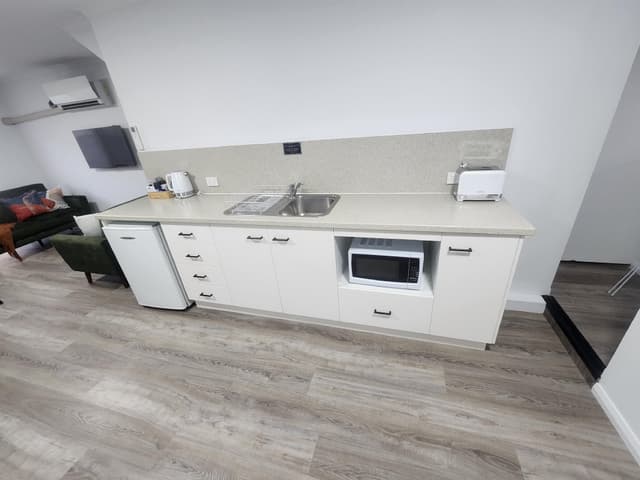 2 Bedroom Apartment with Garden