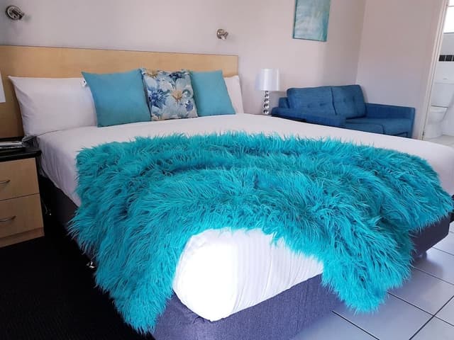 Room, 1 King Bed, Jetted Tub (Non Pet)