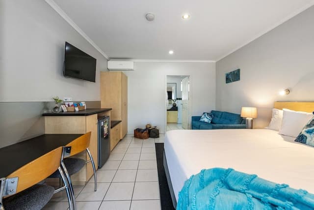 Room, 1 King Bed, Jetted Tub (Non Pet)