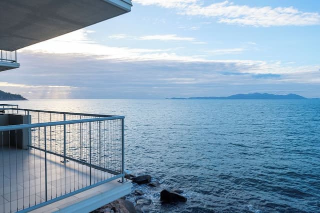 3 Bedroom 2 Bathroom Ocean Front Apartment