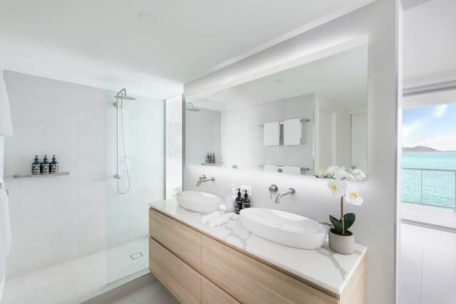 3 Bedroom 2 Bathroom Ocean Front Apartment