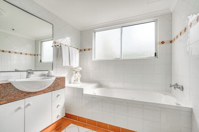 One Bedroom Ocean-View Apartment