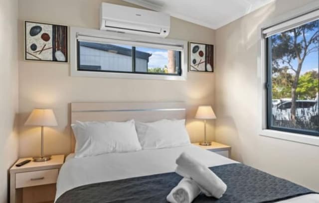 Deluxe 2 Bedroom Cabin - Sleeps 6