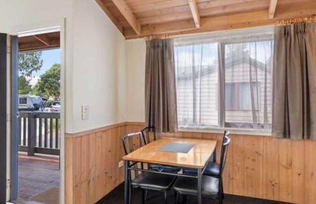 Superior 2 Bedroom Cabin - Sleeps 4