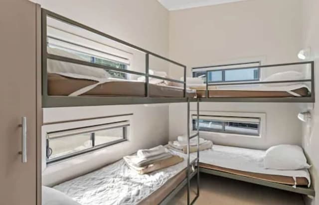 Deluxe 2 Bedroom Cabin - Sleeps 6