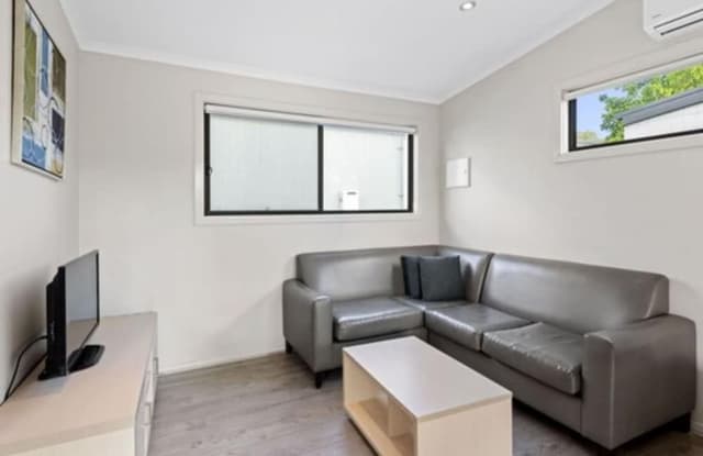 Deluxe 2 Bedroom Cabin - Sleeps 6