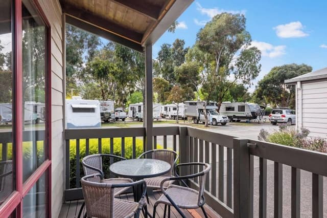 Superior 2 Bedroom Cabin - Sleeps 4