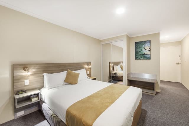 Standard Queen Room