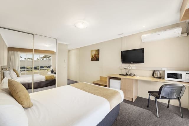 Standard Queen Room