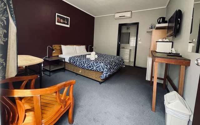 Standard Queen Room