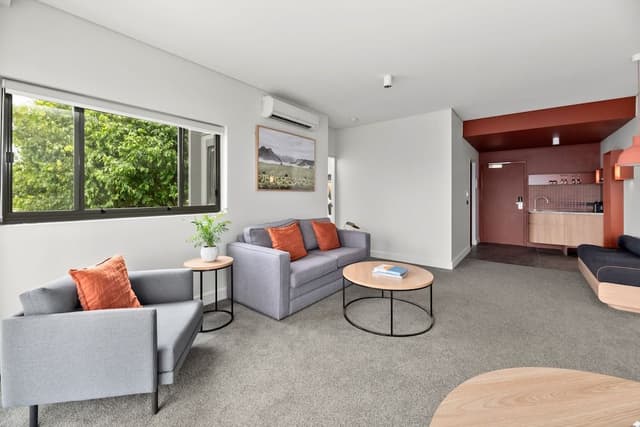 Premier Two Bedroom Suite Free WIFI and parking