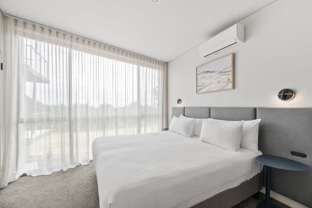 Premier Two Bedroom Suite Free WIFI and parking