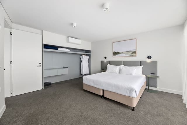 Two Bedroom Suite Free WIFI and parking