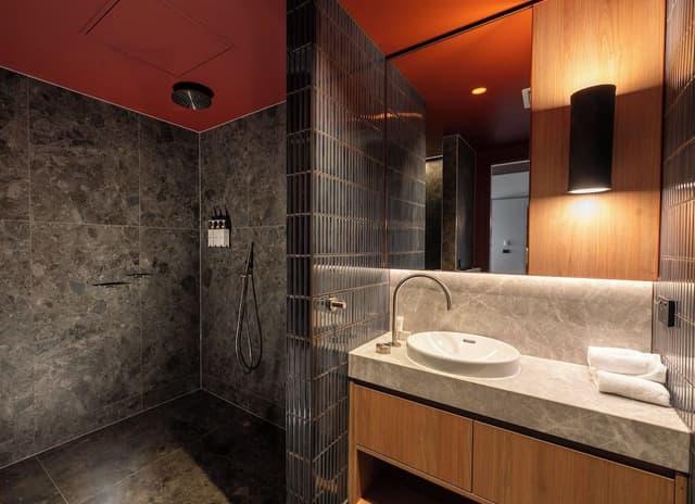 Premier Two Bedroom Suite Free WIFI and parking