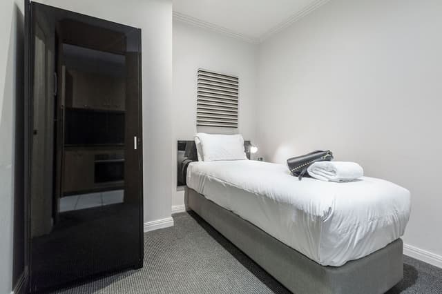 Superior One Bedroom Apartment