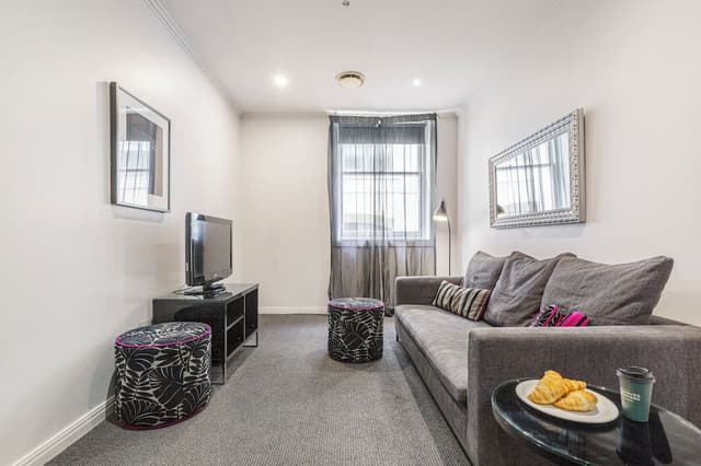 Superior One Bedroom Apartment
