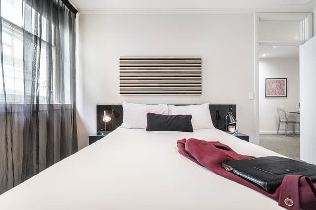 Superior One Bedroom Apartment