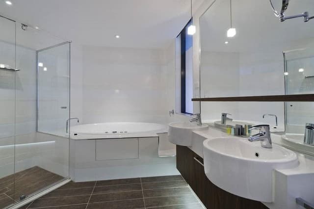 Executive King Spa Room