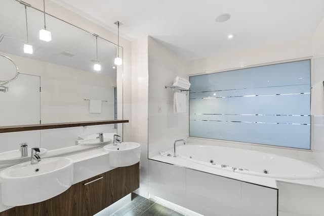 Executive King Spa Room